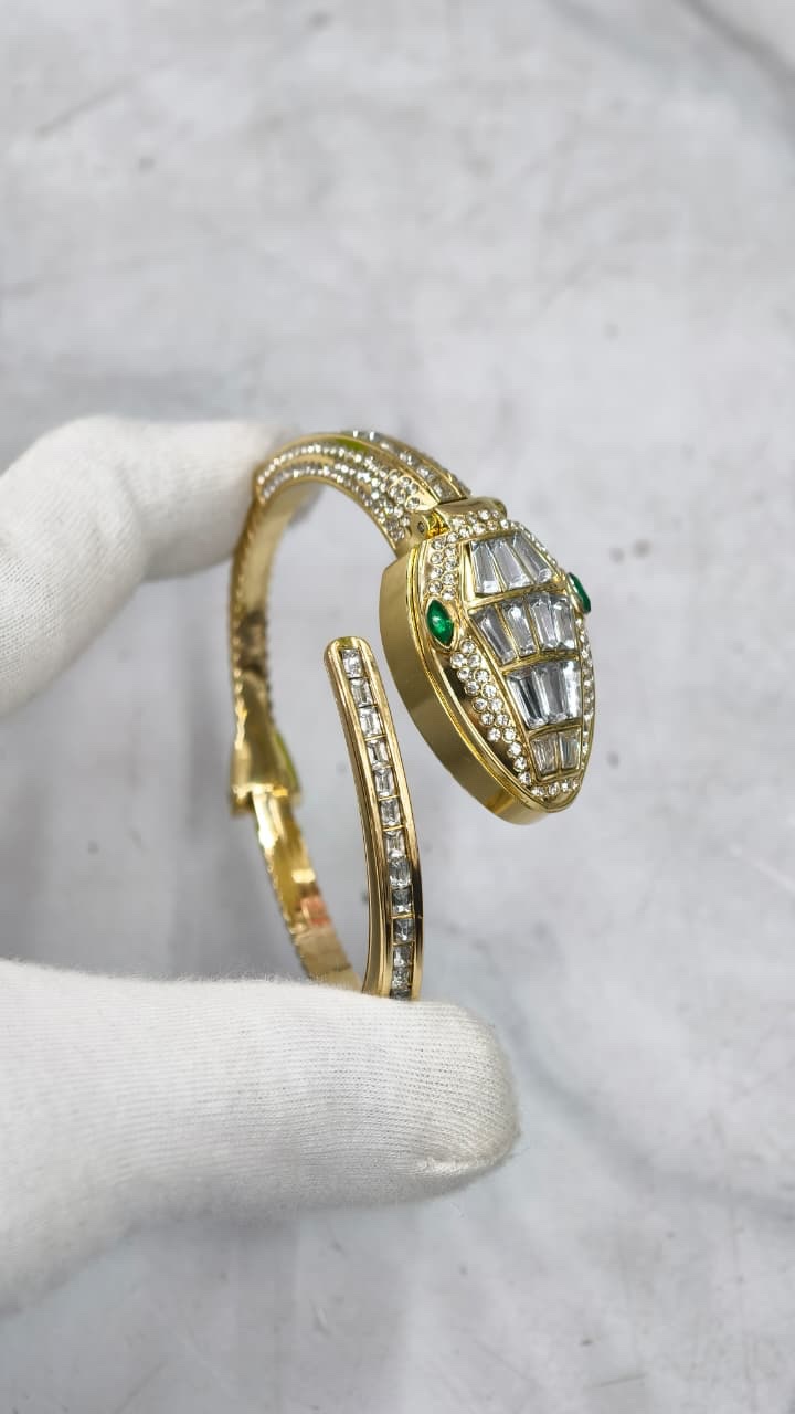 3bc86a91-525b-43af-b674-7fdd42386976